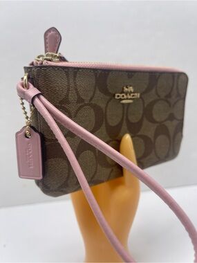 Coach Women's Signature Canvas Double Corner Zip Wristlet
IM/Khaki Blossom
IMPWD
